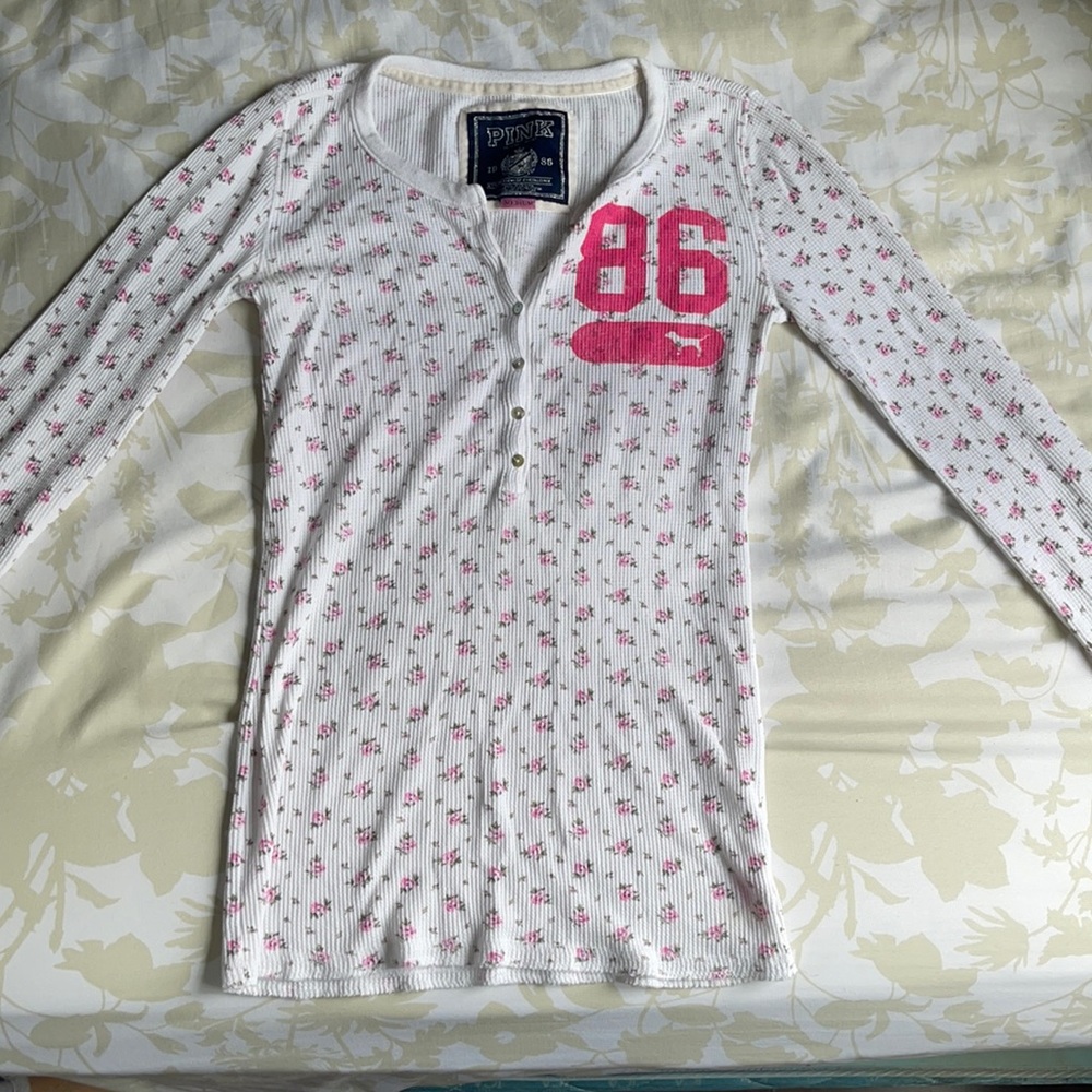 Long sleeved top.